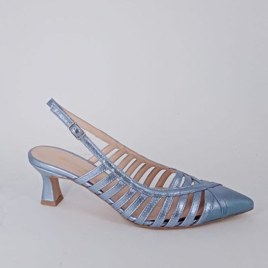 Melluso . Dècolletè slingback in pelle azzurra.