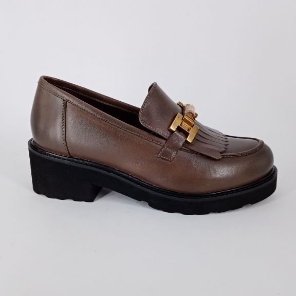 MELLUSO - Mocassino taupe con morsetto .