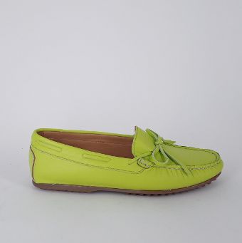 MASTRO DOMENICO . Mocassino in pelle color cedro .
