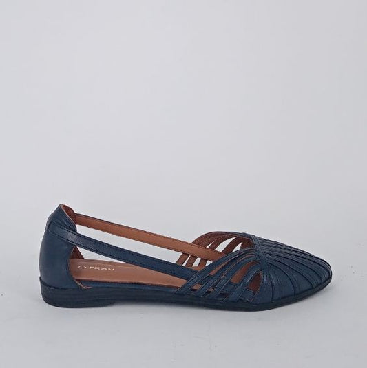 Frau . Ballerine ragnetto in pelle blu.