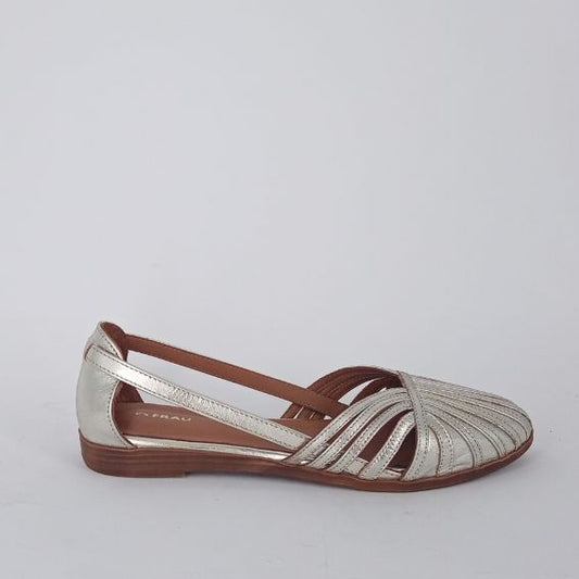 Frau . Ballerina ragnetto in pelle laminata platino.