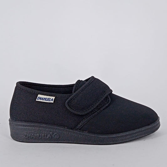 Emanuela - Pantofola sanitaria in tessuto elastico nero.