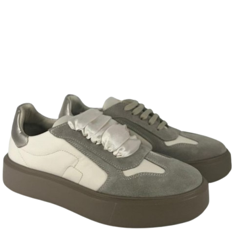 Frau - Sneakers in pelle scamosciata.