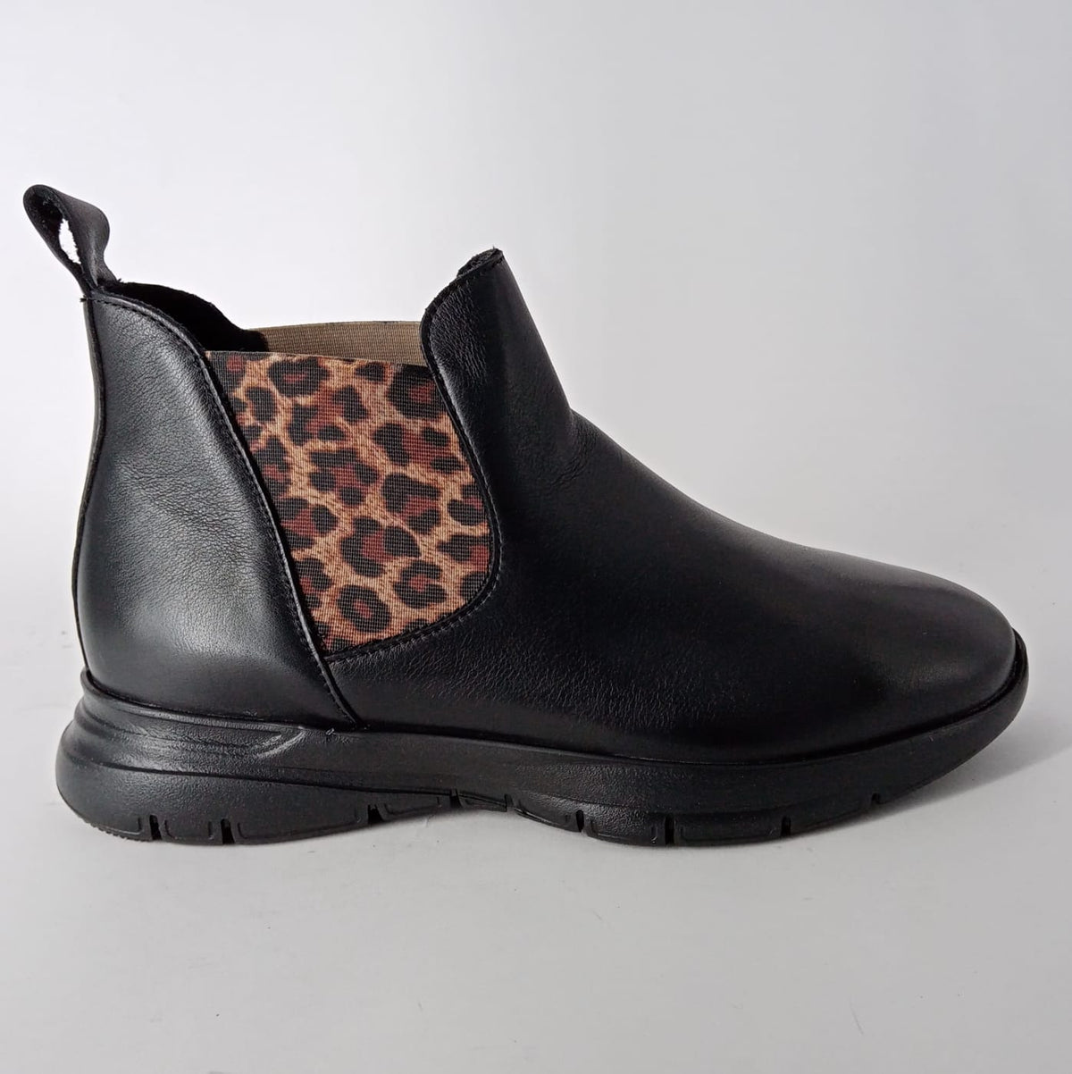 FRAU- Tronchetto beatles in pelle nera con riporti animalier -