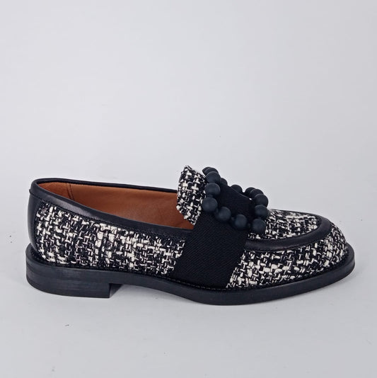 FRAU- Mocassino in tweed con accessorio.