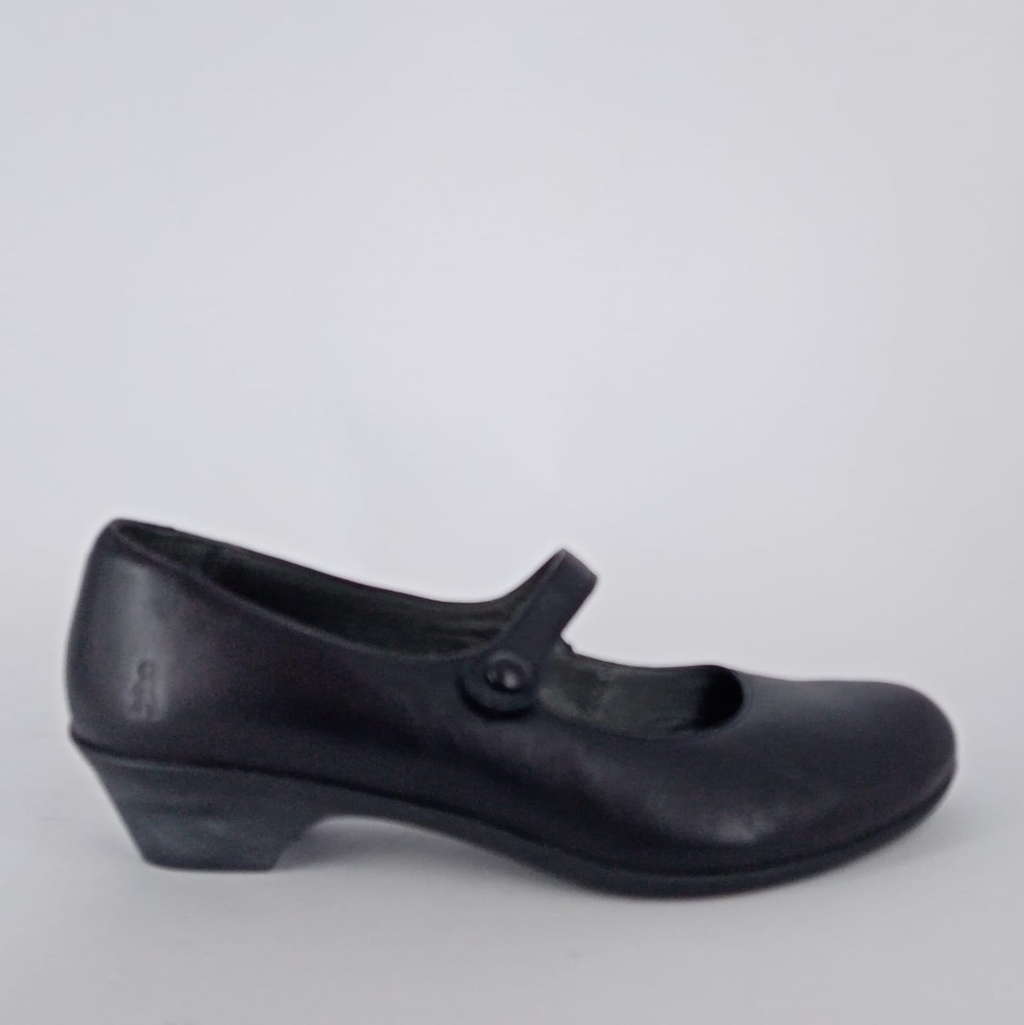 BENVADO - Ballerina con cinghia in pelle nera. -50%