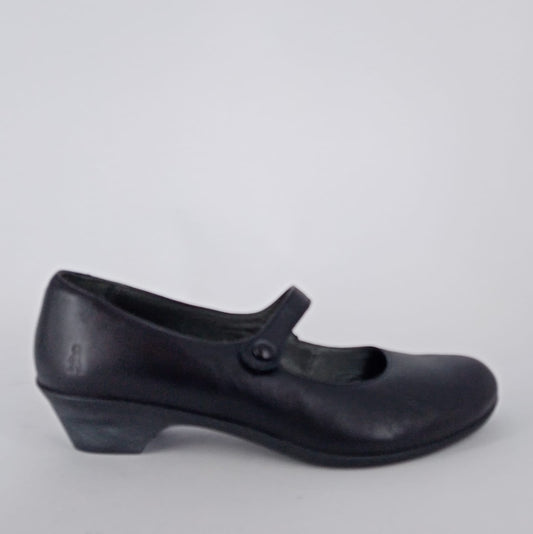 BENVADO - Ballerina con cinghia in pelle nera. -50%