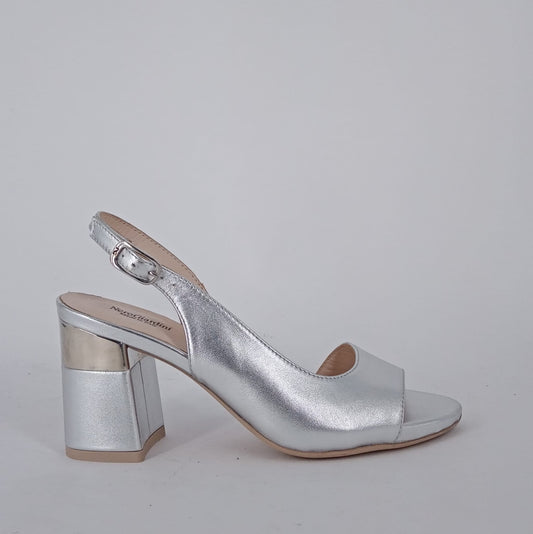 Nero Giardini - Sandali in pelle argento.