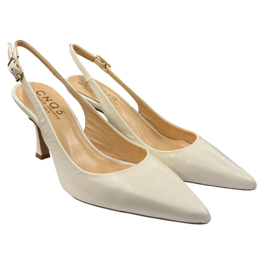 CNQ5 - Dècolletè slingback in pelle bianca.