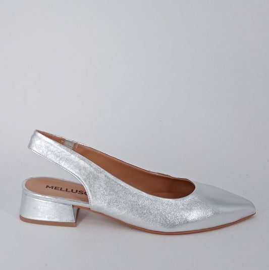 Melluso . Decollètè slingback in pelle argento.