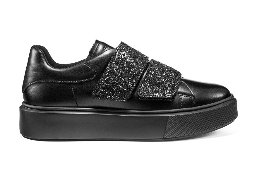 FRAU - Sneakers in pelle nera con strap glitter. 50%