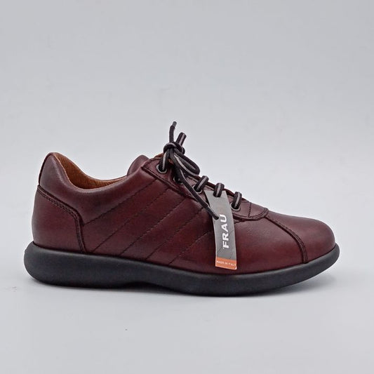 FRAU - Scarpa allacciata in pelle bordeaux. -30%