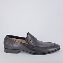 Carica l'immagine nel visualizzatore di Gallery, CALPIERRE . Mocassino in pelle nero -