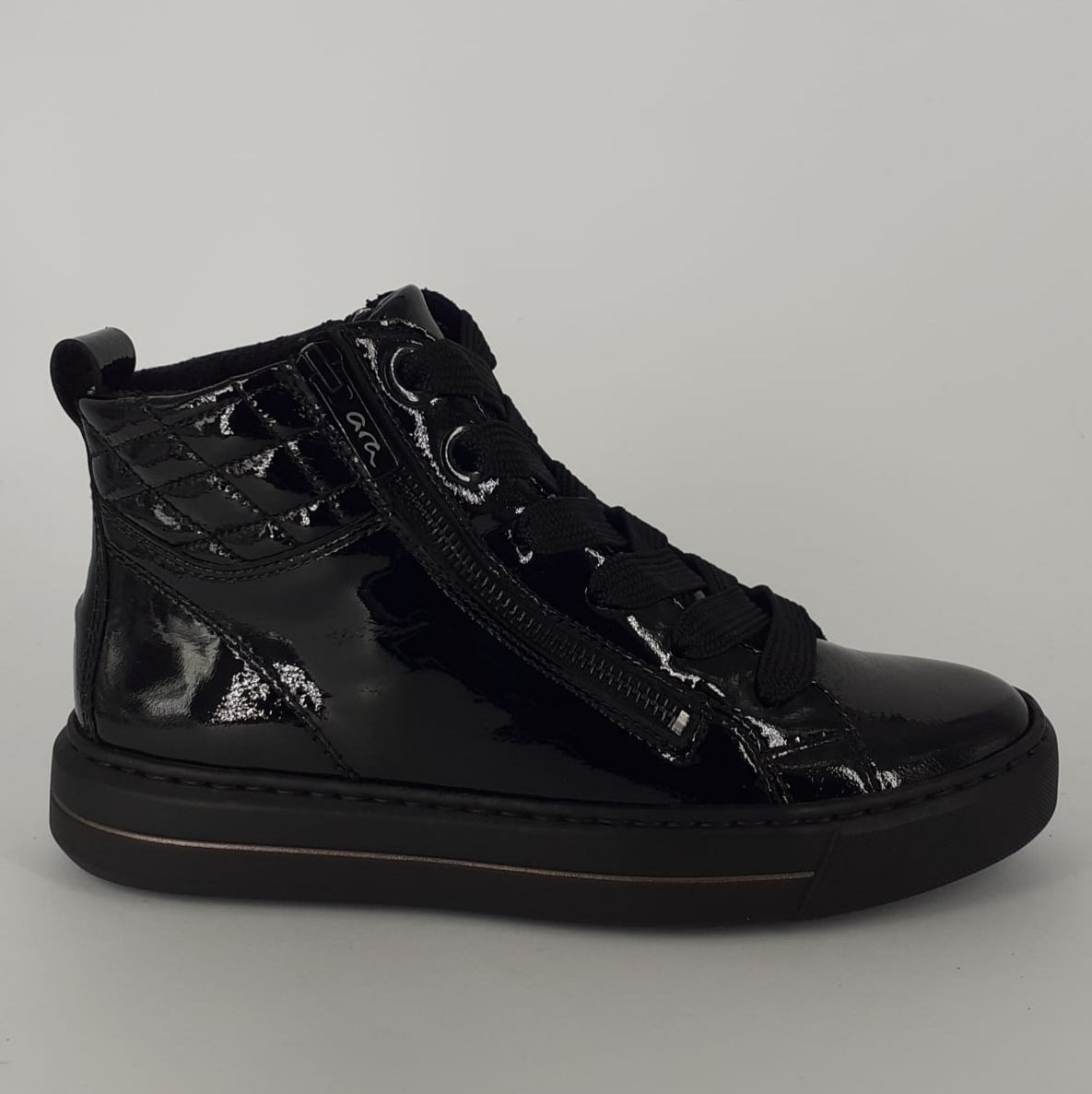 ARA - Sneakers alta in vernice nera . -20%