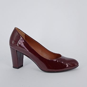 MUSELLA . Decolletè in vernice bordò. -20%
