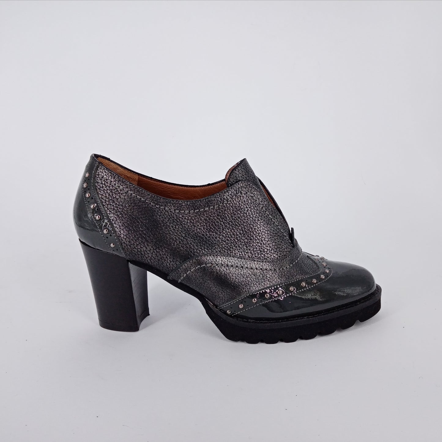 MUSELLA . Slip-on in pelle vernice grigia -50% .