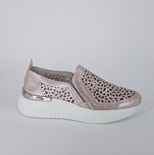 SUSIMODA . Sneakers in pelle traforata platino .