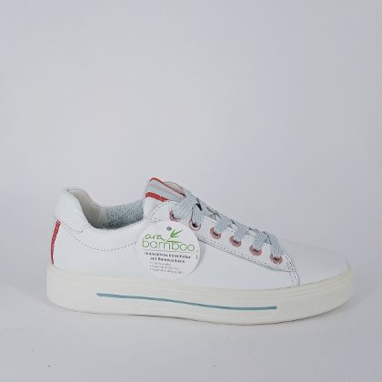 ARA . Sneakers in pelle bianca.