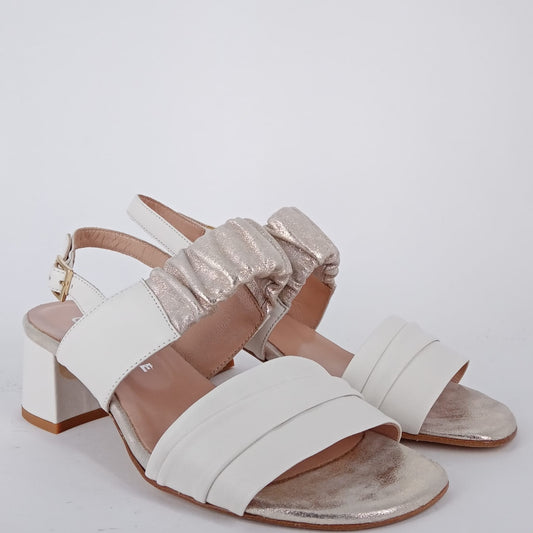 Cinzia valle - Sandalo comodo  bianco  in pelle . -30%