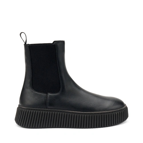 Frau - Beatles donna in pelle nera.