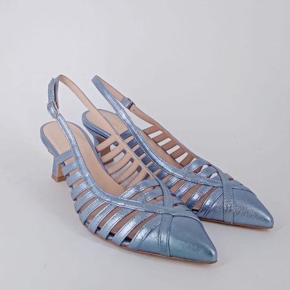Melluso . Dècolletè slingback in pelle azzurra.