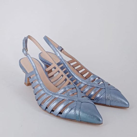 Melluso . Dècolletè slingback in pelle azzurra.