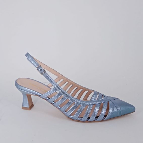 Melluso . Dècolletè slingback in pelle azzurra.