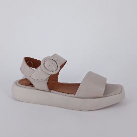 Bueno . Sandalo in pelle beige .