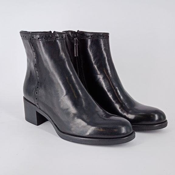 GRAMAR SHOES - Tronchetto nero con cerniera.