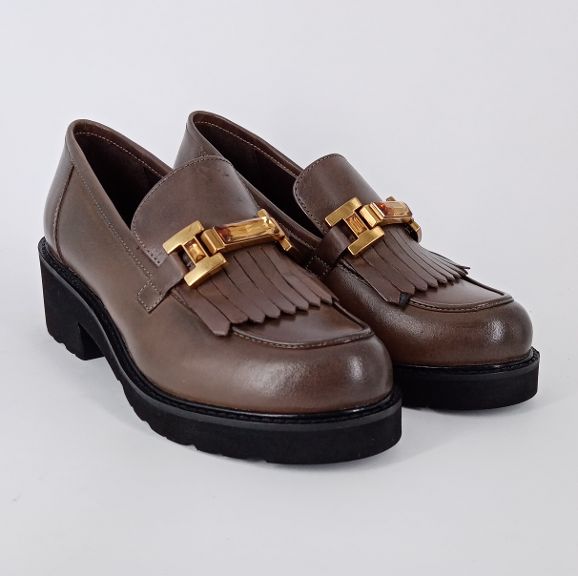 MELLUSO - Mocassino taupe  con morsetto .