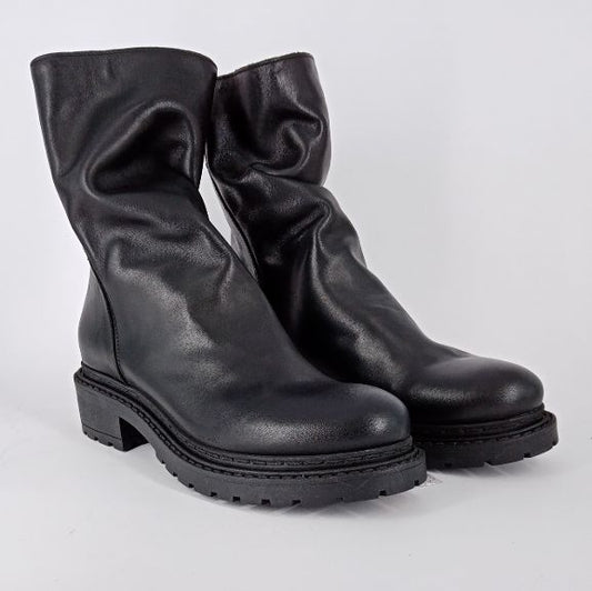 Frau- Tronchetto Biker nero con zip posteriore.