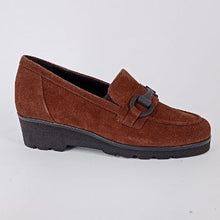 Carica l&#39;immagine nel visualizzatore di Gallery, Maral- Mocassino scamosciato marrone.
