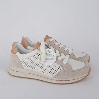 Ara sneakers in pelle forata bianca e inserti in camoscio taupe.