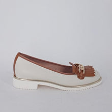 Carica l&#39;immagine nel visualizzatore di Gallery, Cinzia Valle -Ballerina  Mocassino in pelle panna e cuoio.
