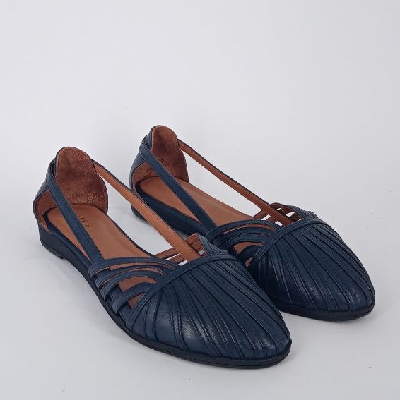 Frau . Ballerine ragnetto in pelle blu.