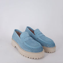 Carica l&#39;immagine nel visualizzatore di Gallery, MRC . Mocassino azzurro con suola over -
