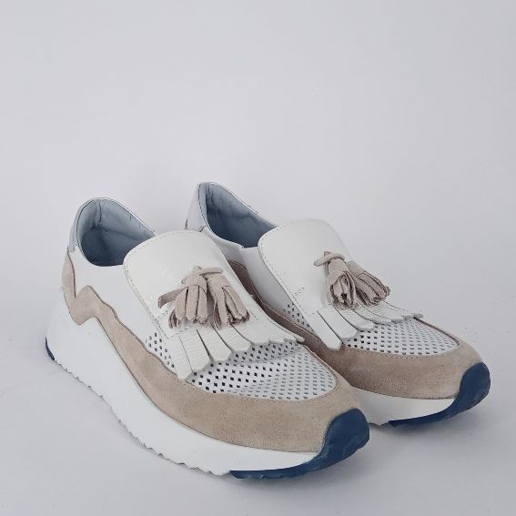 CALPIERRE . Sneakers in pelle bianca e beige  con frangia .