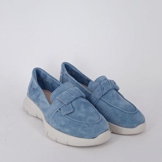 FRAU .  Slip on azzurro in pelle scamosciata con Traversina.