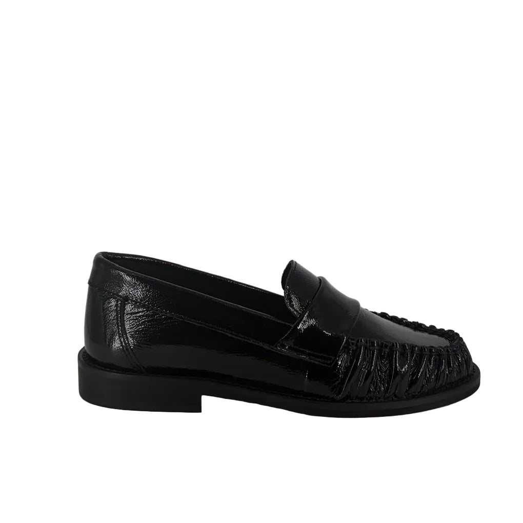 CNQ5 - Mocassino in pelle  verniciata nera.
