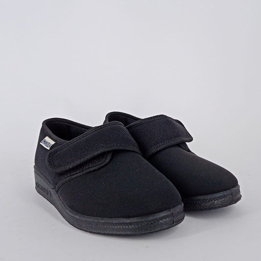 Emanuela - Pantofola sanitaria  in tessuto elastico  nero.
