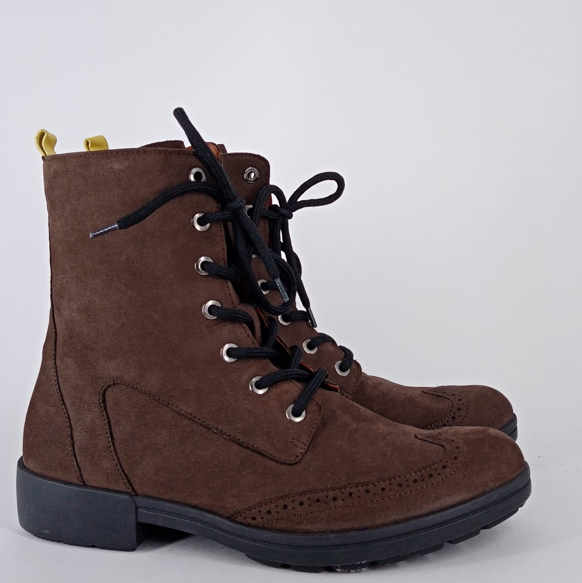 BENVADO -  Polacchino in camoscio marrone. -30%