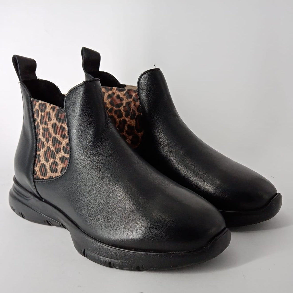 FRAU- Tronchetto beatles in pelle nera con riporti  animalier  -