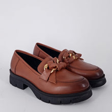 Carica l&#39;immagine nel visualizzatore di Gallery, MELLUSO -  mocassini in pelle cuoio con morsetto.
