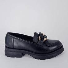 Carica l&#39;immagine nel visualizzatore di Gallery, MELLUSO- mocassino in pelle nera con morsetto.
