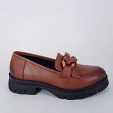 Carica l&#39;immagine nel visualizzatore di Gallery, MELLUSO -  mocassini in pelle cuoio con morsetto.
