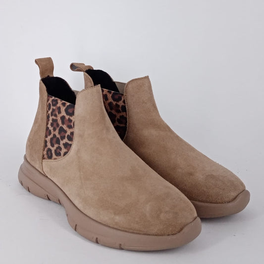 FRAU- Tronchetto beatles  in camoscio beige con riporti animalier.