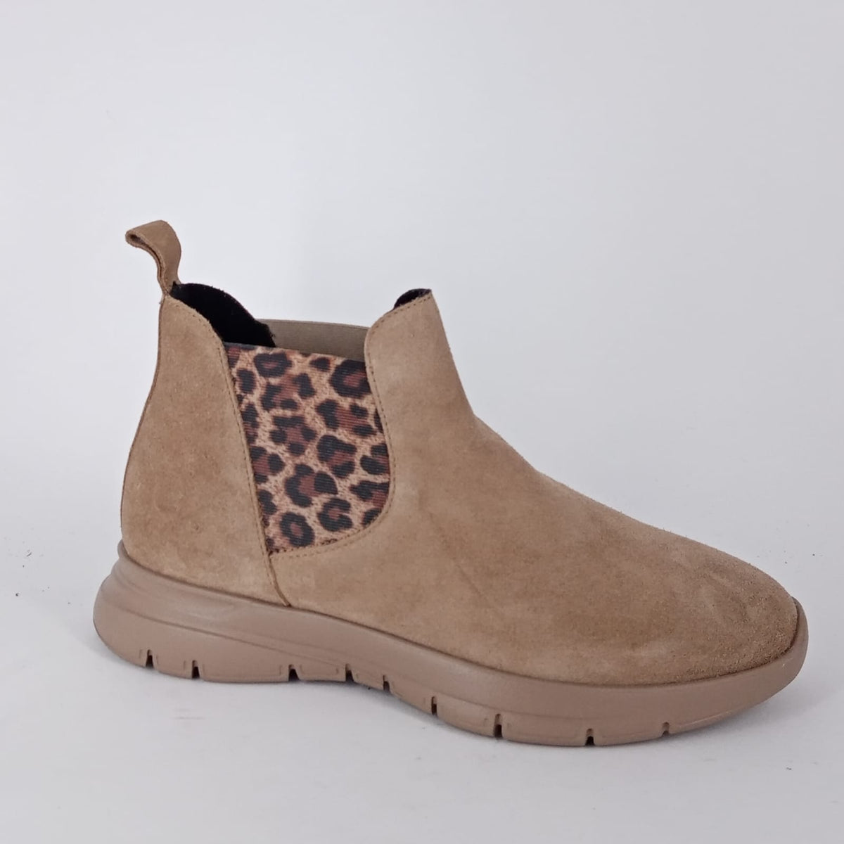 FRAU- Tronchetto beatles  in camoscio beige con riporti animalier.