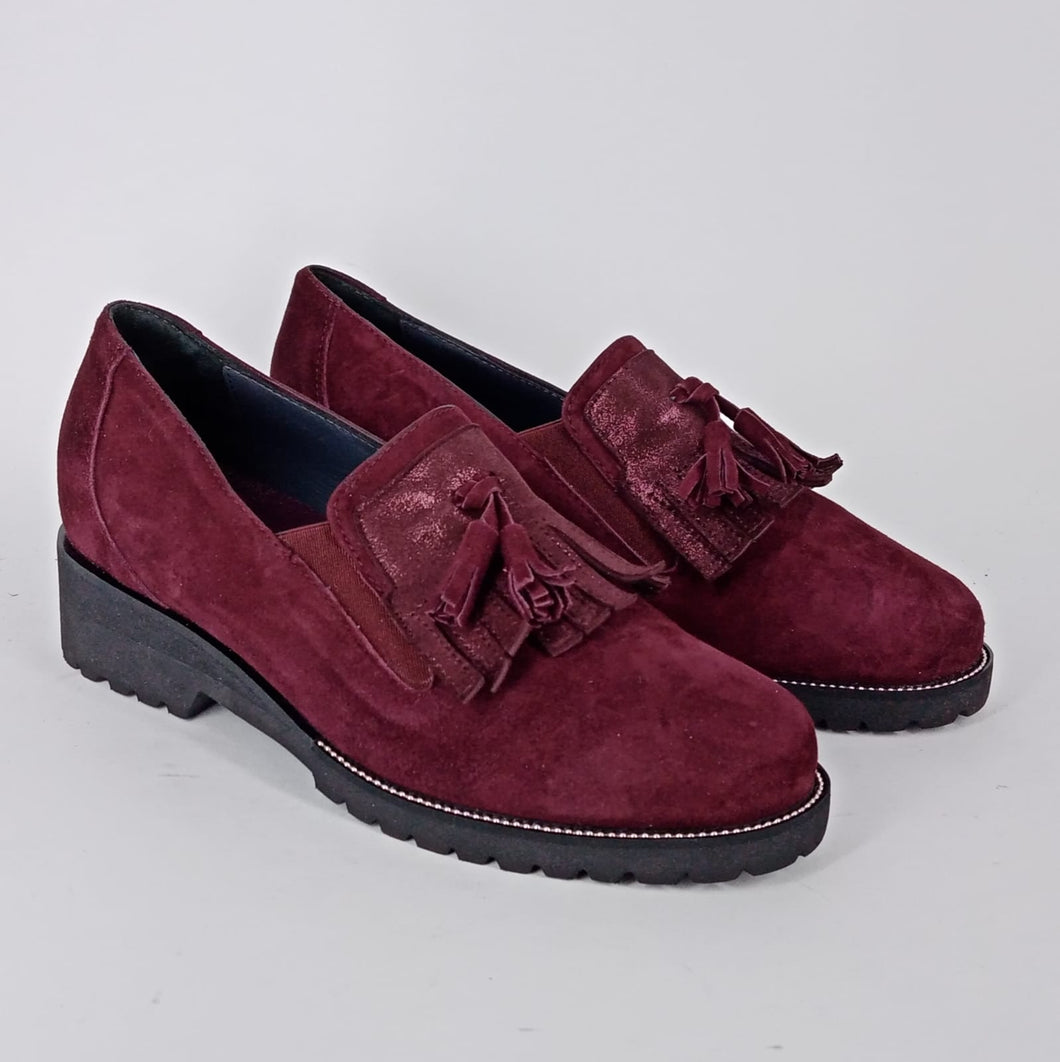Maral shoes -  Mocassino  bordò in camoscio con frangia.