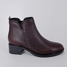 Carica l&#39;immagine nel visualizzatore di Gallery, Melluso- Tronchetto donna in pelle testa di moro.
