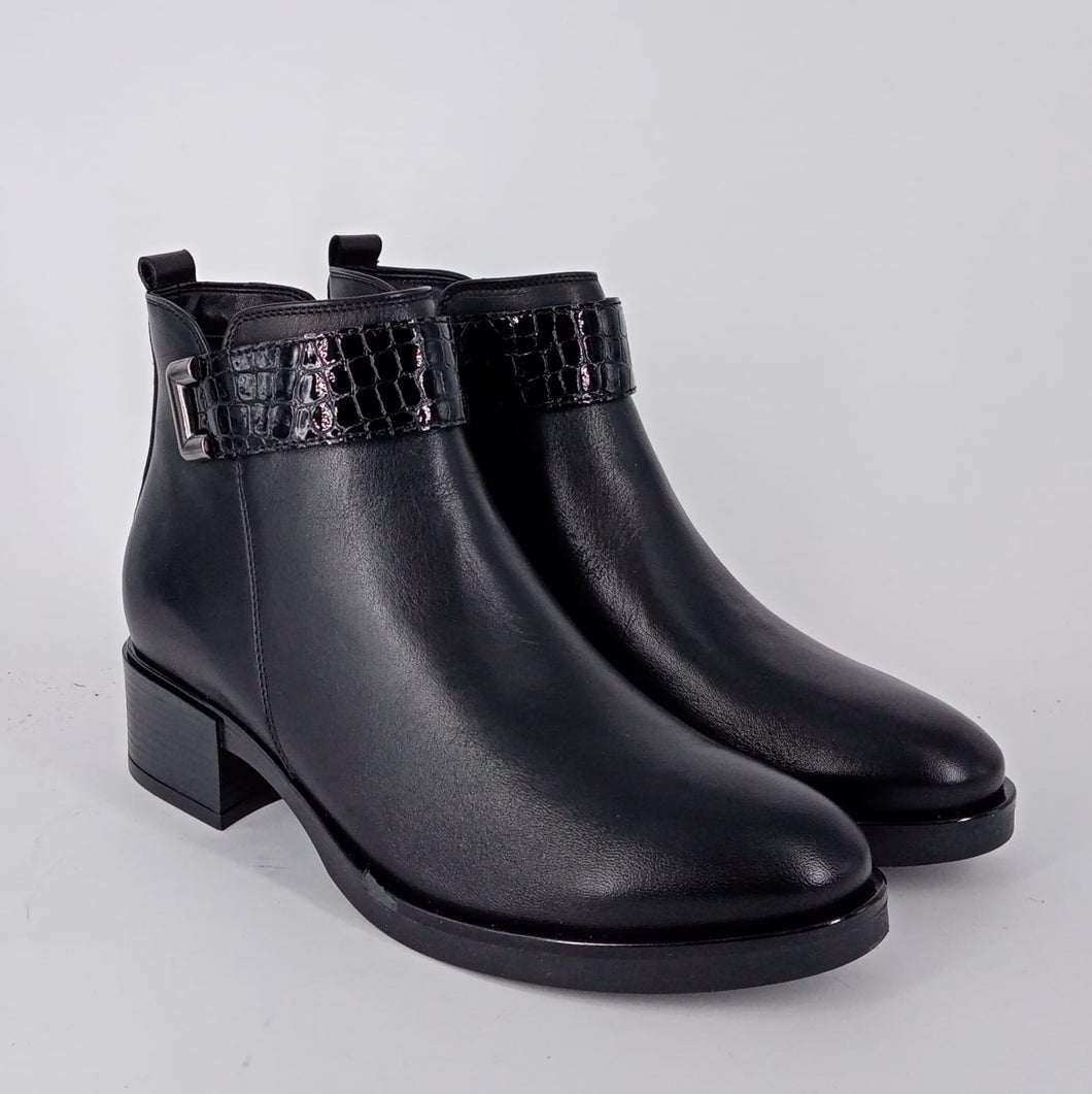 .MELLUSO  . Tronchetto in pelle nera con zip  -